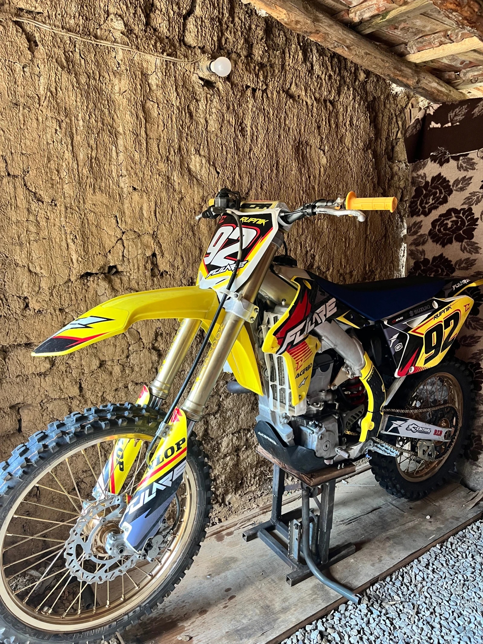 Suzuki Rmz
