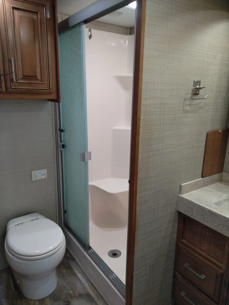 Каравана Други DRV Mobile Suites 40KSSB4, снимка 11 - Каравани и кемпери - 52629746