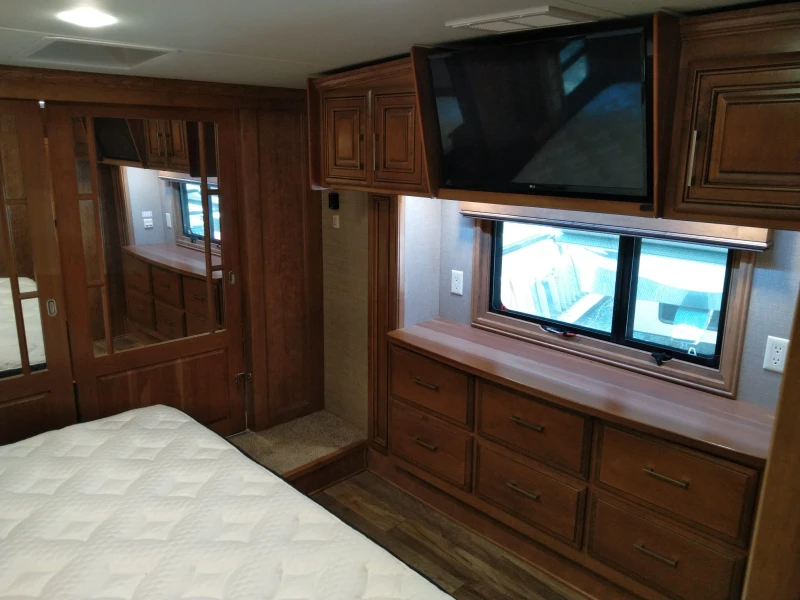 Каравана Други DRV Mobile Suites 40KSSB4, снимка 15 - Каравани и кемпери - 52629746