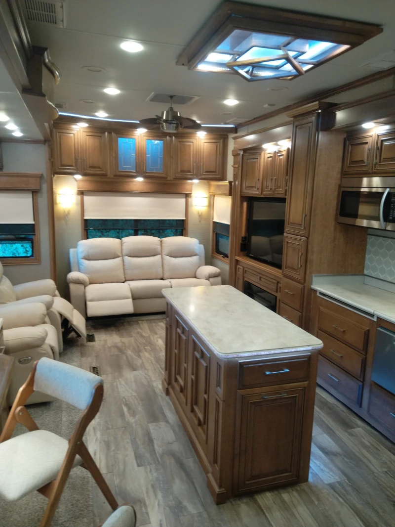 Каравана Други DRV Mobile Suites 40KSSB4, снимка 6 - Каравани и кемпери - 52629746