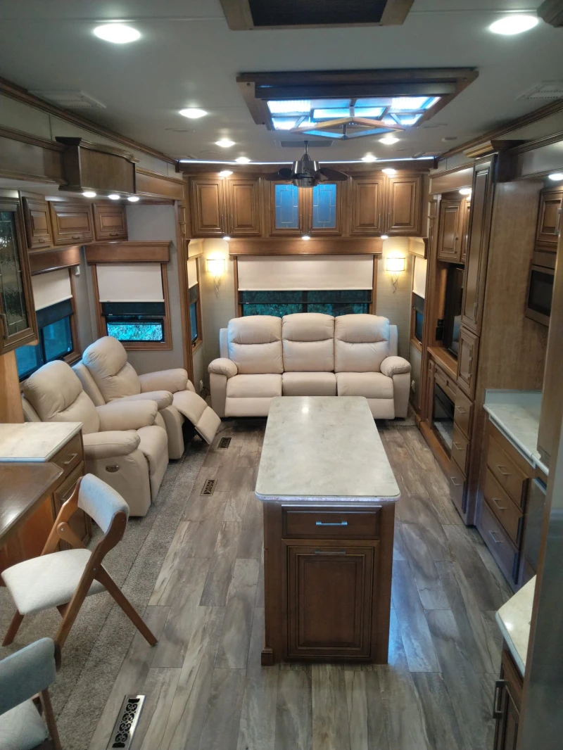 Каравана Други DRV Mobile Suites 40KSSB4, снимка 8 - Каравани и кемпери - 52629746