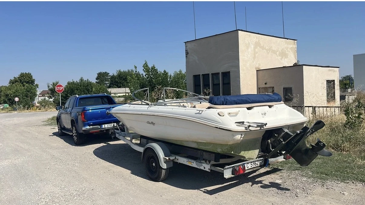 Моторна яхта Sea Ray 175 BR, снимка 4 - Воден транспорт - 56345243
