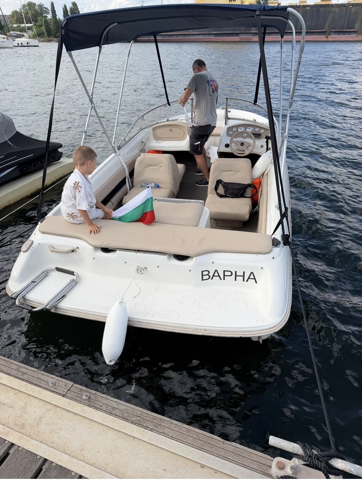 Моторна яхта Sea Ray 175 BR, снимка 2 - Воден транспорт - 56345243