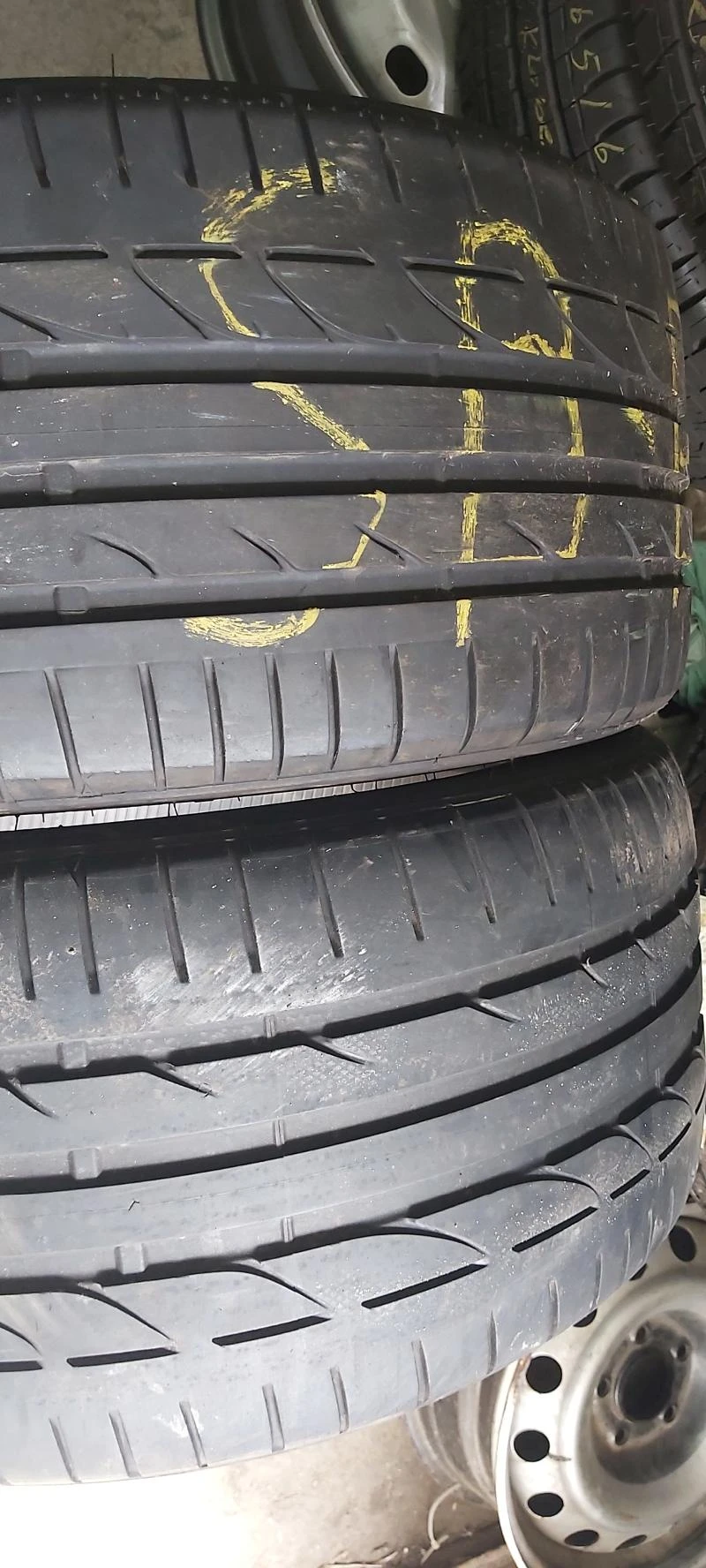 Гуми Летни 255/40R18, снимка 1 - Гуми и джанти - 33539049