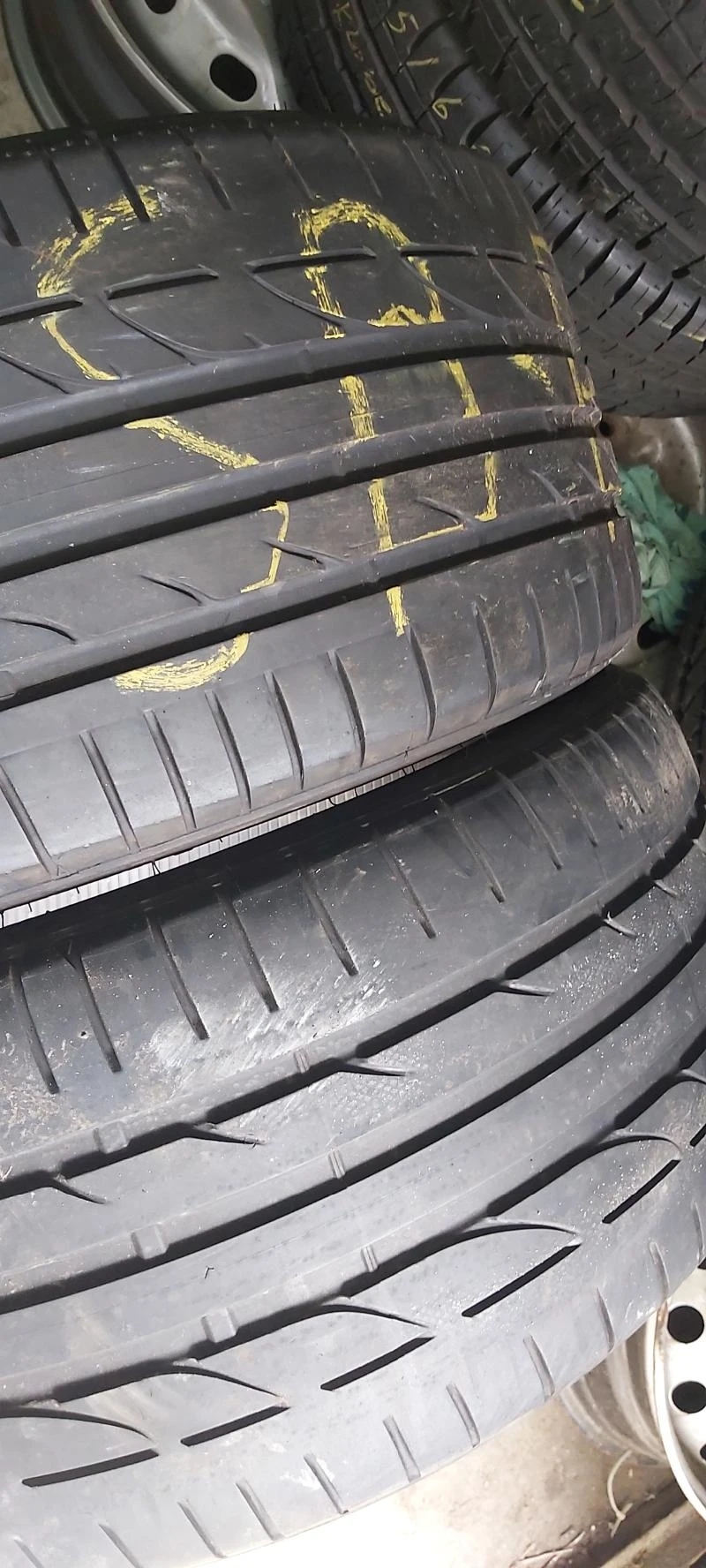 Гуми Летни 255/40R18, снимка 2 - Гуми и джанти - 33539049