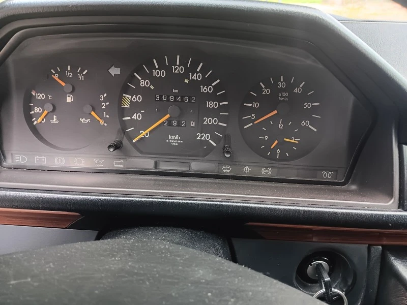 Mercedes-Benz 300 300 D, снимка 14 - Автомобили и джипове - 47249284