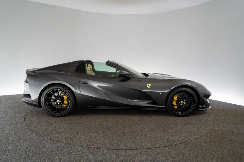 Ferrari 812 GTS / CARBON/ CERAMIC/ ADAS/ LIFT/ , снимка 9 - Автомобили и джипове - 48770888