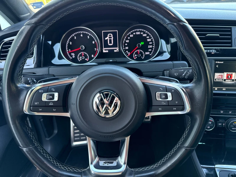 VW Golf 1.4TSI R-LINE* 86000km* DSG* ПАНОРАМА* АЛКАНТРА, снимка 16 - Автомобили и джипове - 51544748