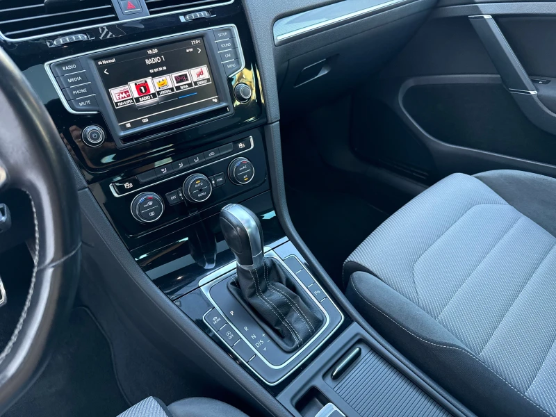 VW Golf 1.4TSI R-LINE* 86000km* DSG* ПАНОРАМА* АЛКАНТРА, снимка 11 - Автомобили и джипове - 51544748