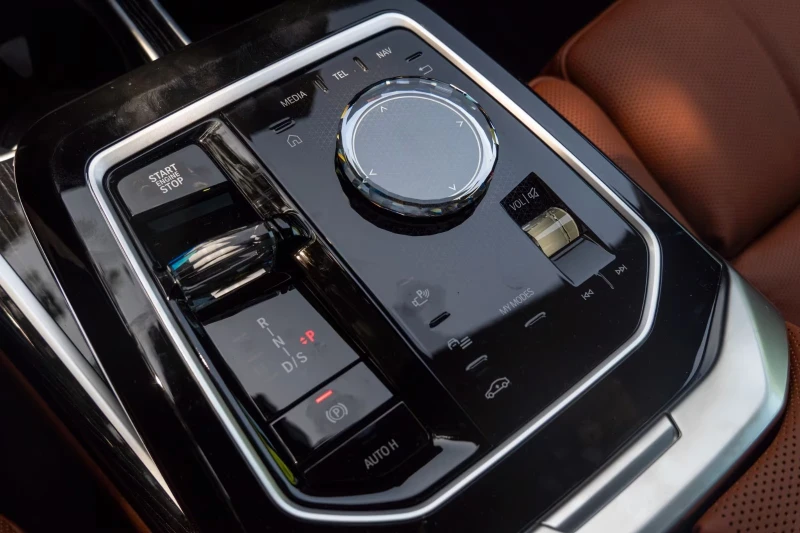 BMW 740 M SPORT.MASSAGE.SOFTC.SKY., снимка 6 - Автомобили и джипове - 52086651