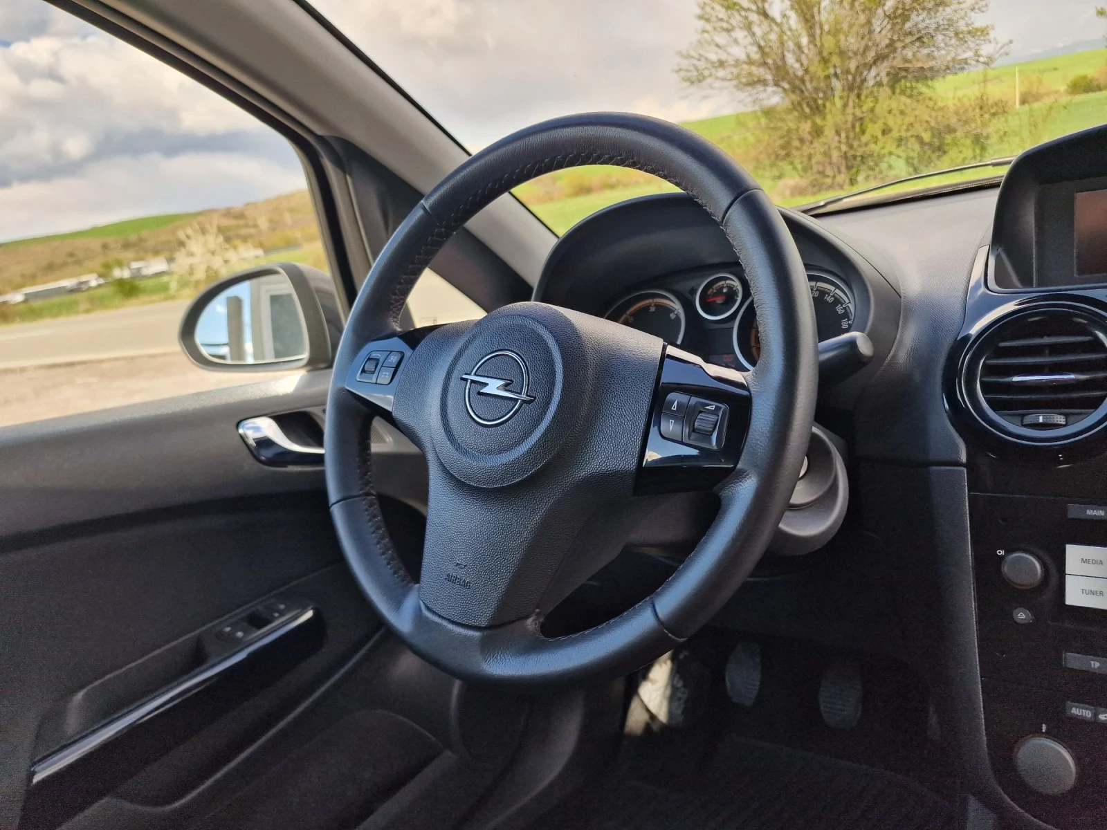 Opel Corsa 1.3cdti 95ps 6 speed  | Mobile.bg — изображение 15
