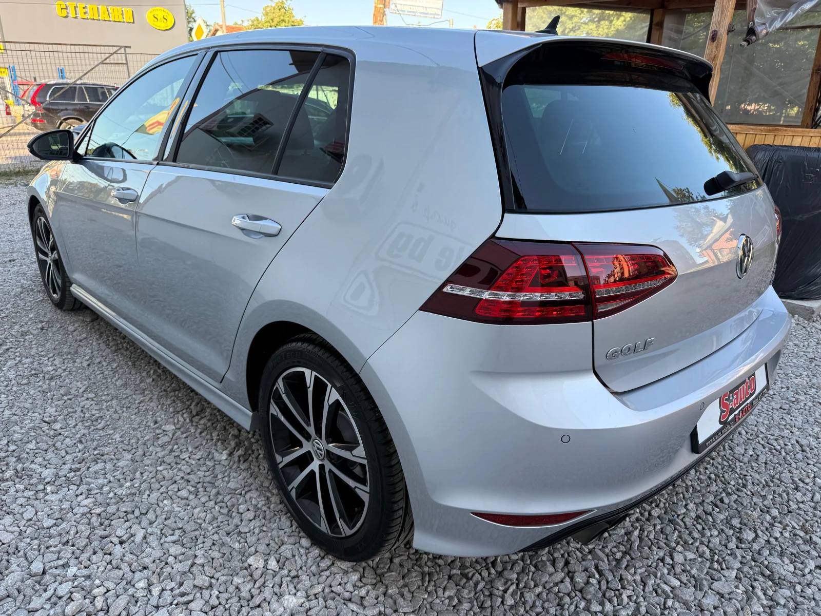 VW Golf 1.4TSI R-LINE* 86000km* DSG* EURO 6* LED* NAVI - изображение 4