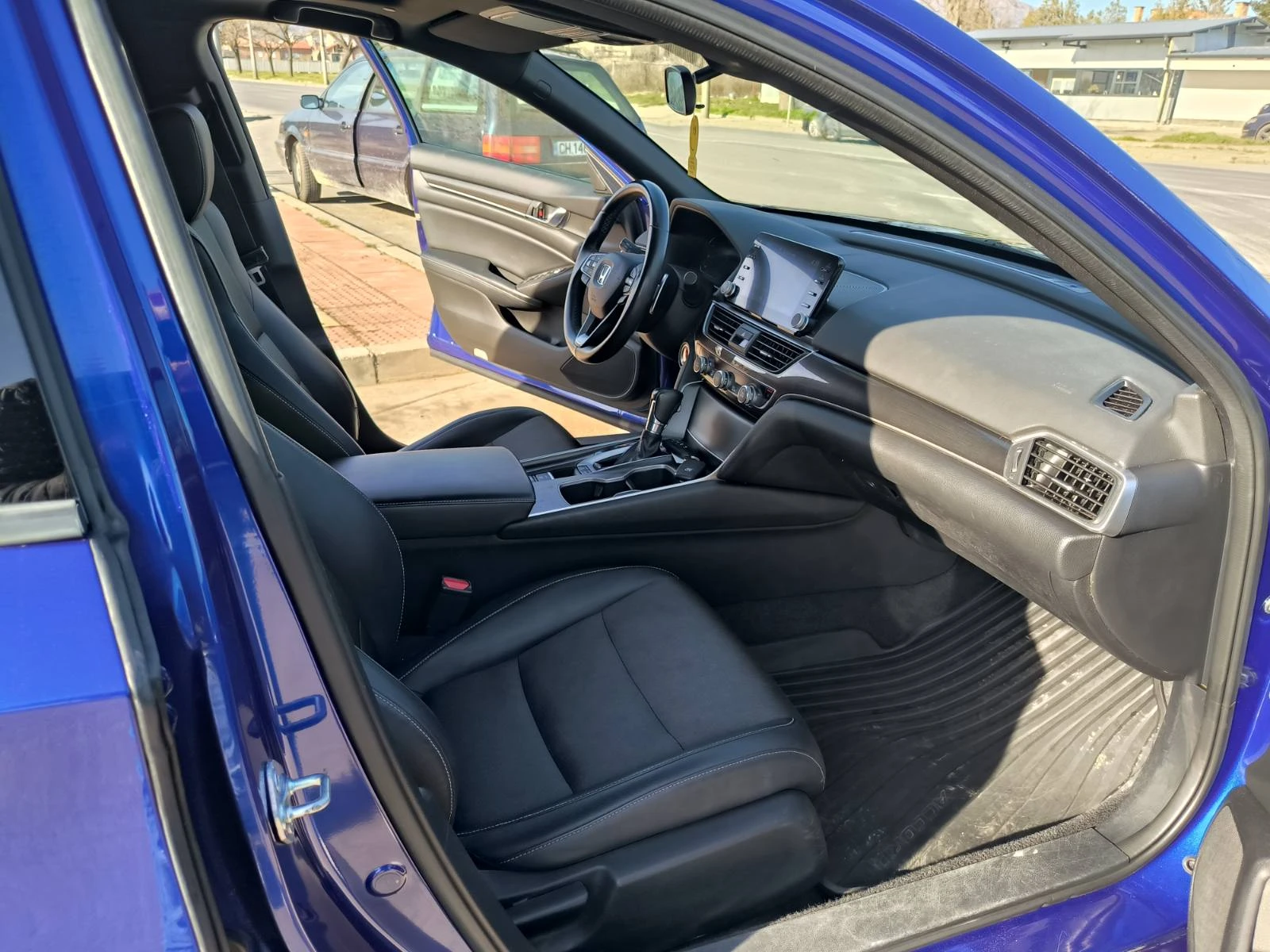 Honda Accord 1.5-Navi-Kameri-Automat-Euro-6-Keyless, снимка 16 - Автомобили и джипове - 53809937