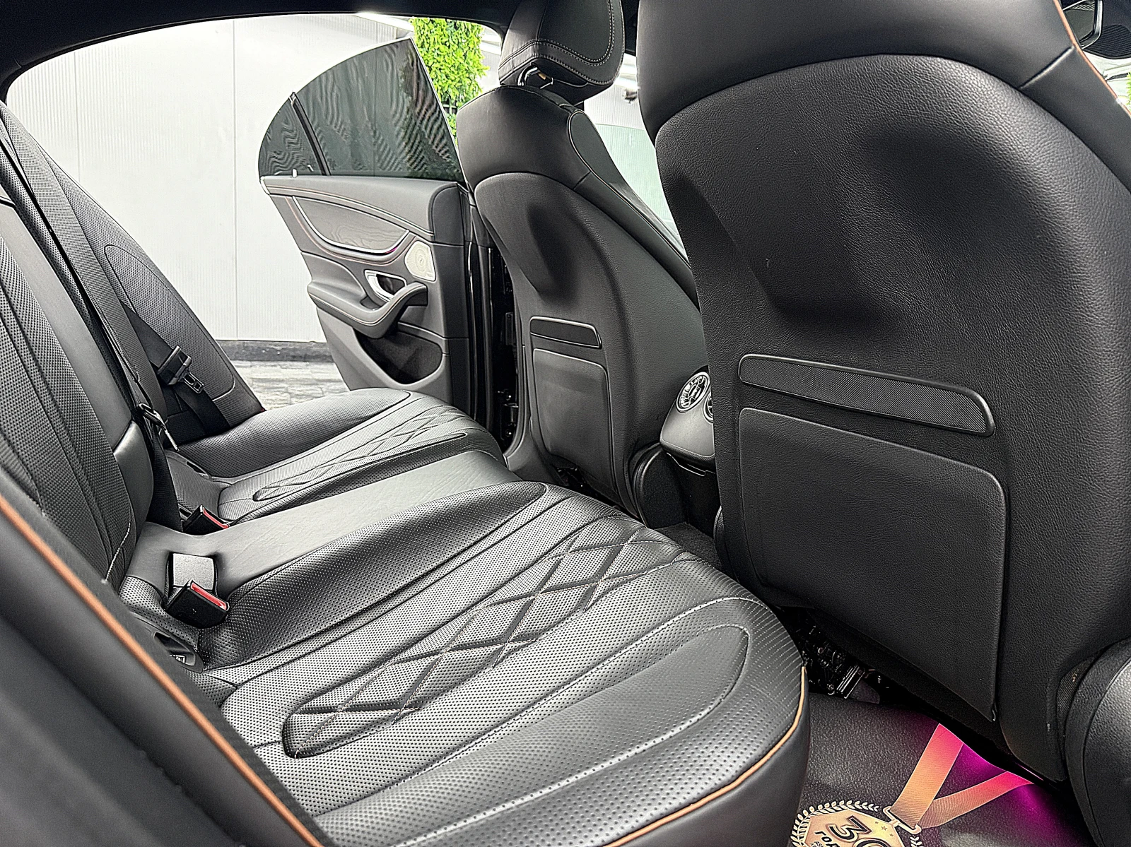 Mercedes-Benz CLS 350 EDITION-1/6.3 AMG-Line/360-k/4-Matic/ЛИЗИНГ, снимка 10 - Автомобили и джипове - 54038159