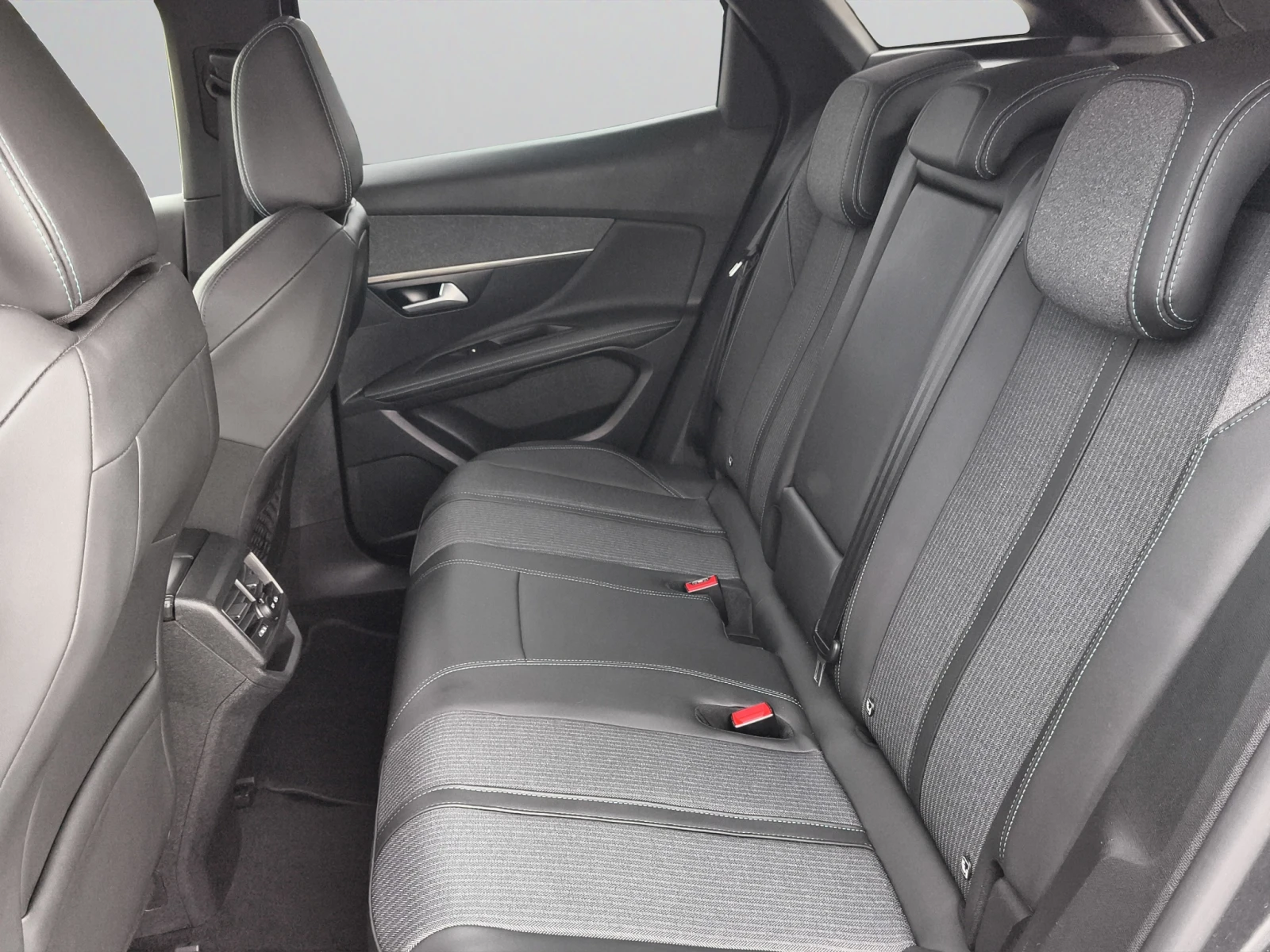 Peugeot 3008 ALLURE PACK 1.6 Plug-in HYBRID 2WD 225//2107R20, снимка 12 - Автомобили и джипове - 54642297