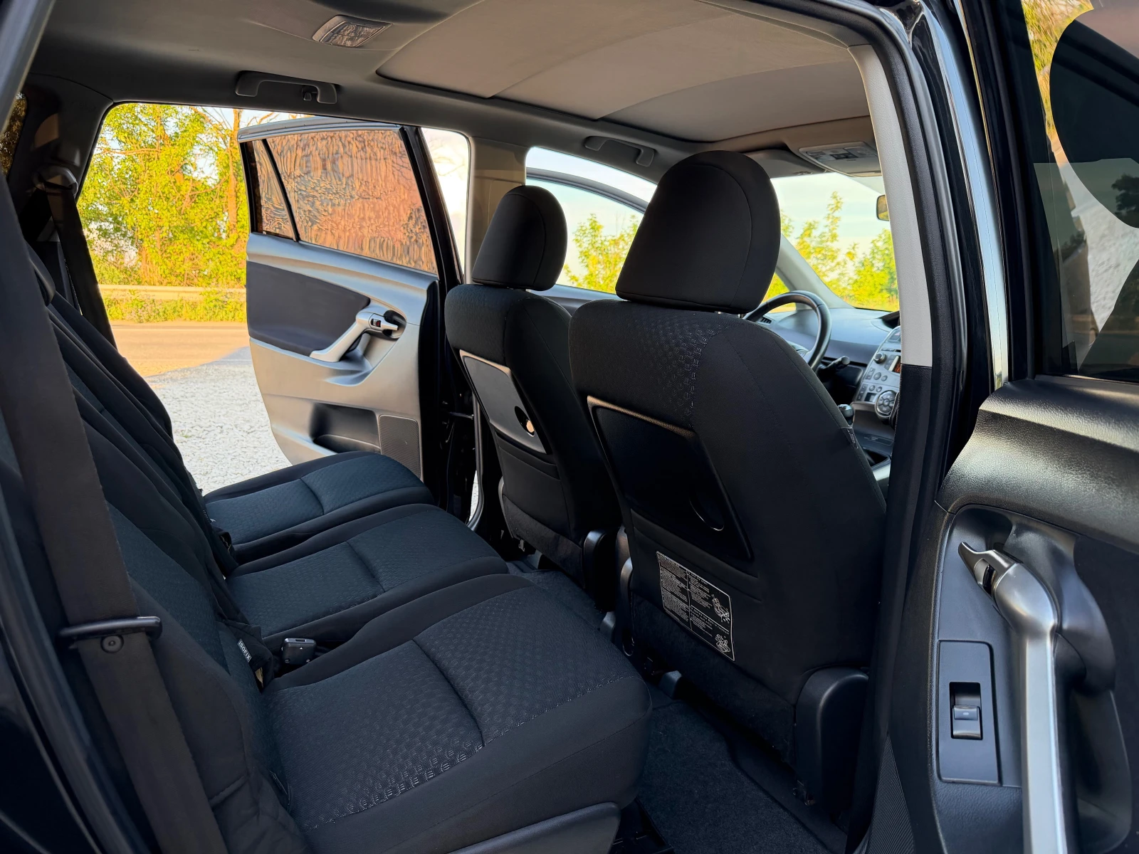 Toyota Verso 1.8VVTi/147p.s-Panorama/TOP!!!, снимка 14 - Автомобили и джипове - 54887477