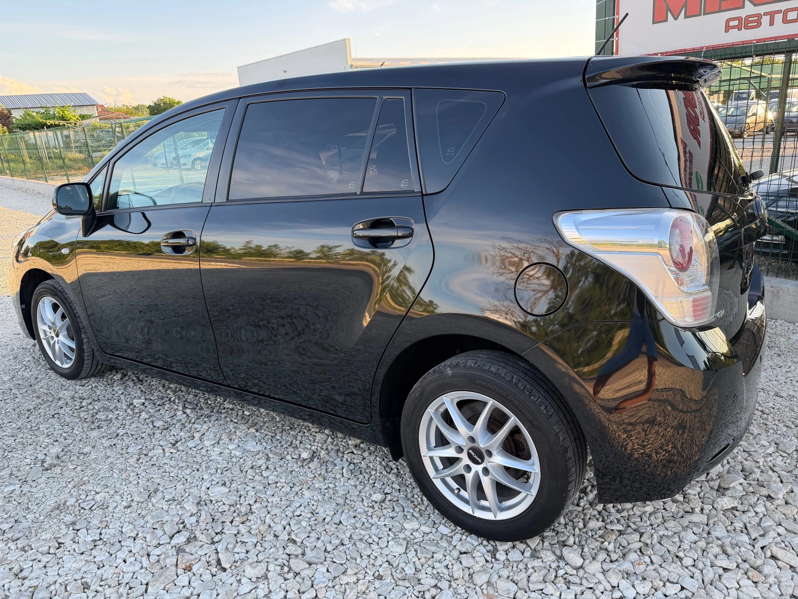 Toyota Verso 1.8VVTi/147p.s-Panorama/TOP!!!, снимка 2 - Автомобили и джипове - 54887477