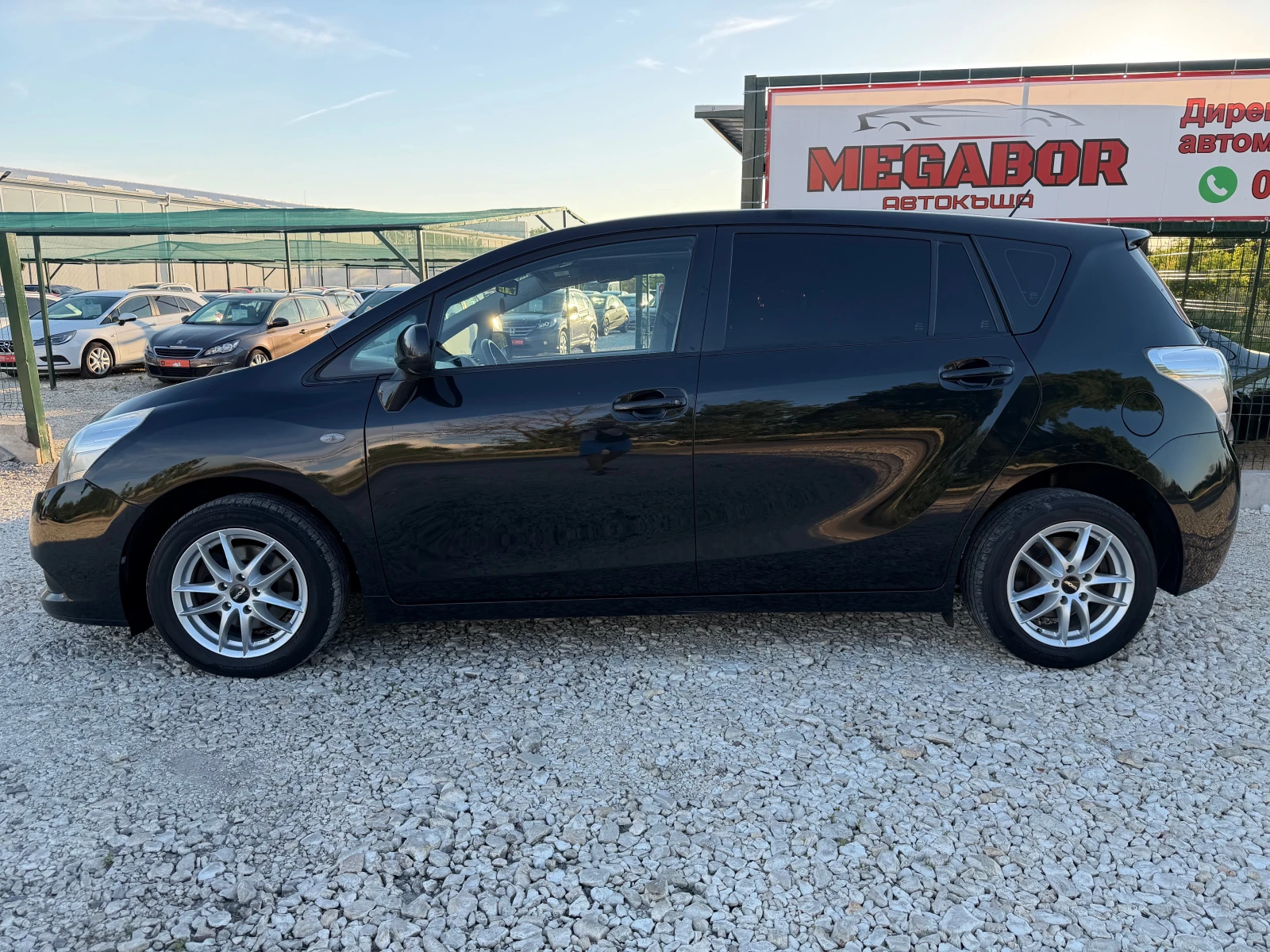 Toyota Verso 1.8VVTi/147p.s-Panorama/TOP!!!, снимка 4 - Автомобили и джипове - 54887477