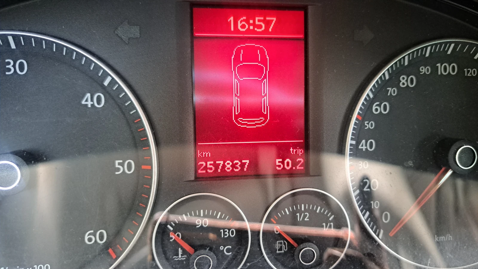 VW Touran, снимка 2 - Автомобили и джипове - 55001836