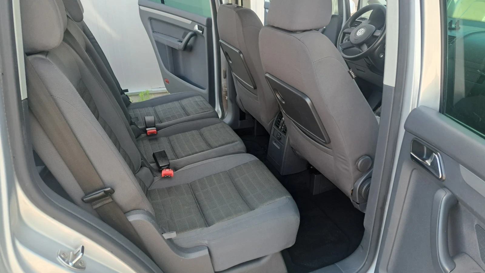 VW Touran, снимка 9 - Автомобили и джипове - 55001836
