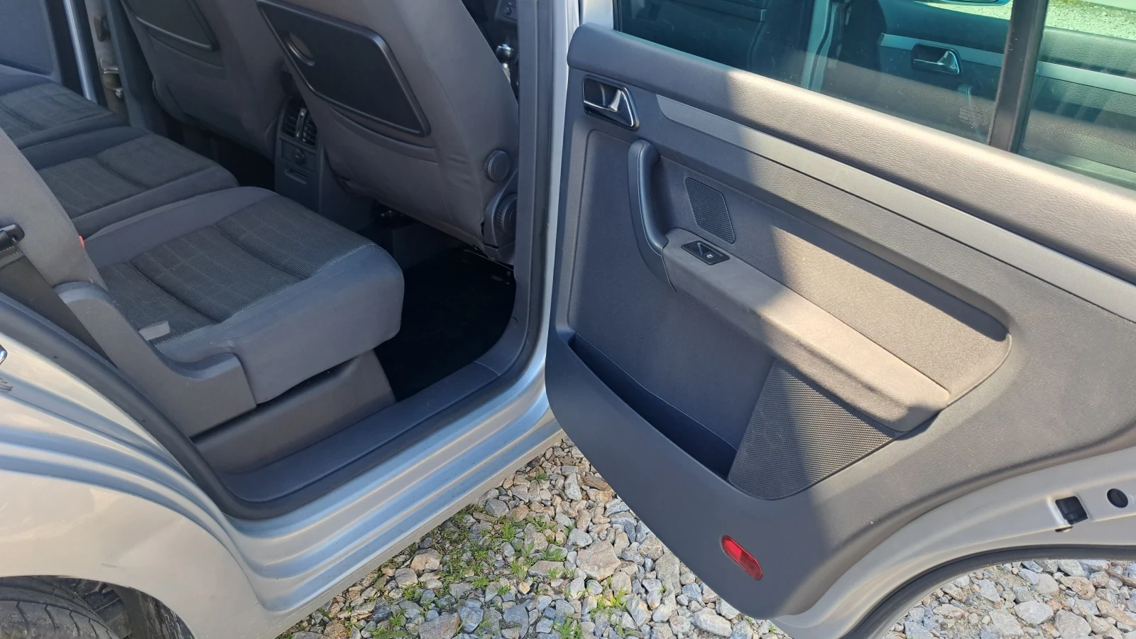 VW Touran, снимка 10 - Автомобили и джипове - 55001836