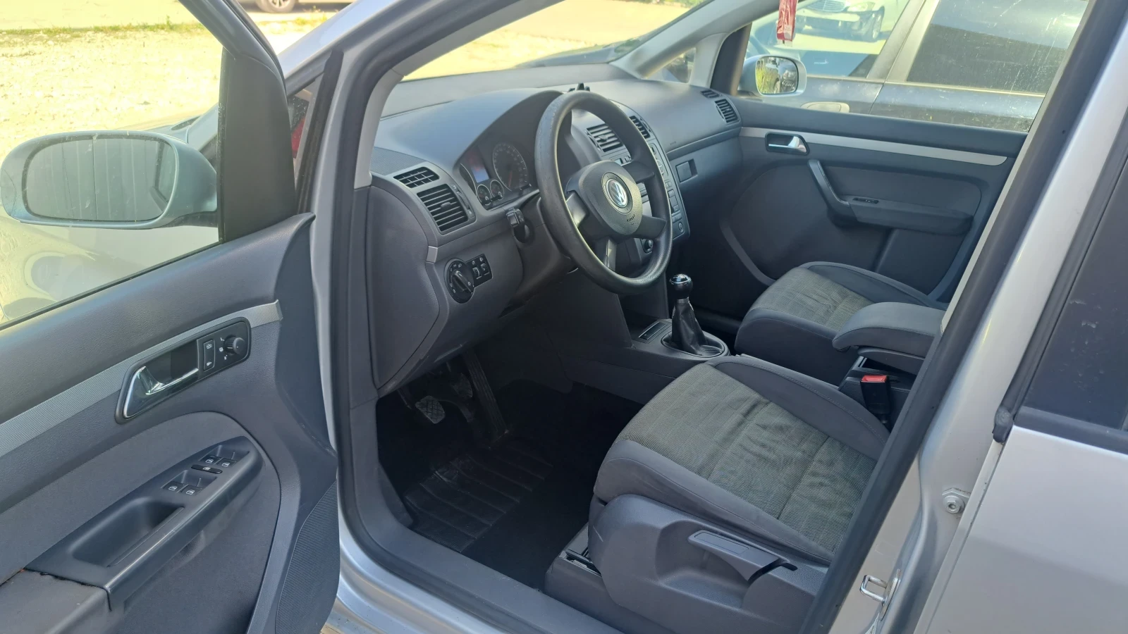 VW Touran, снимка 8 - Автомобили и джипове - 55001836