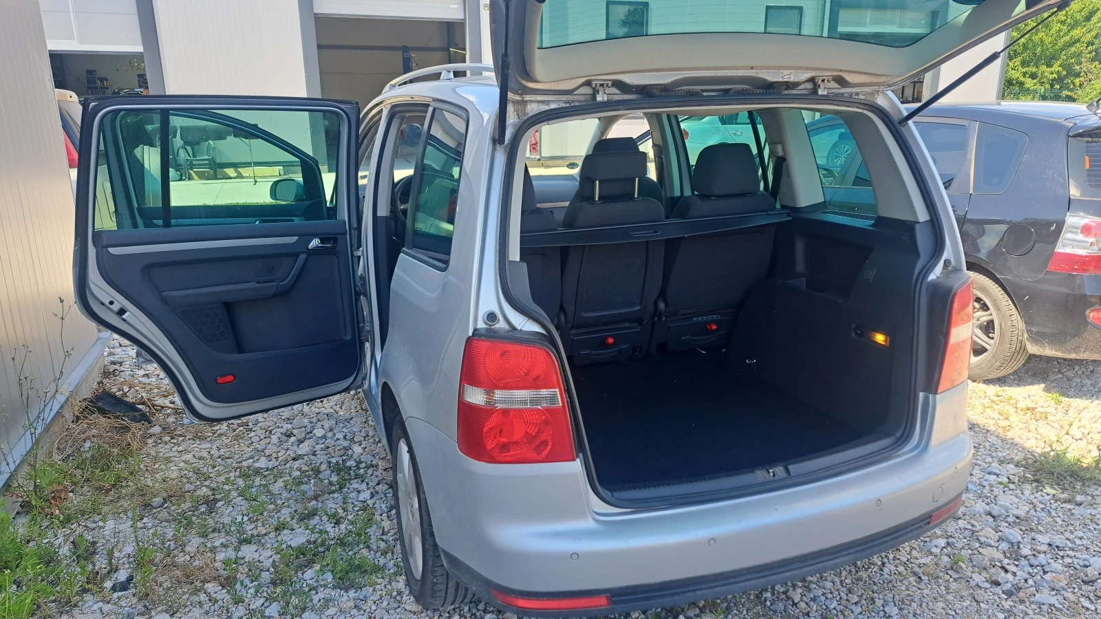 VW Touran, снимка 13 - Автомобили и джипове - 55001836