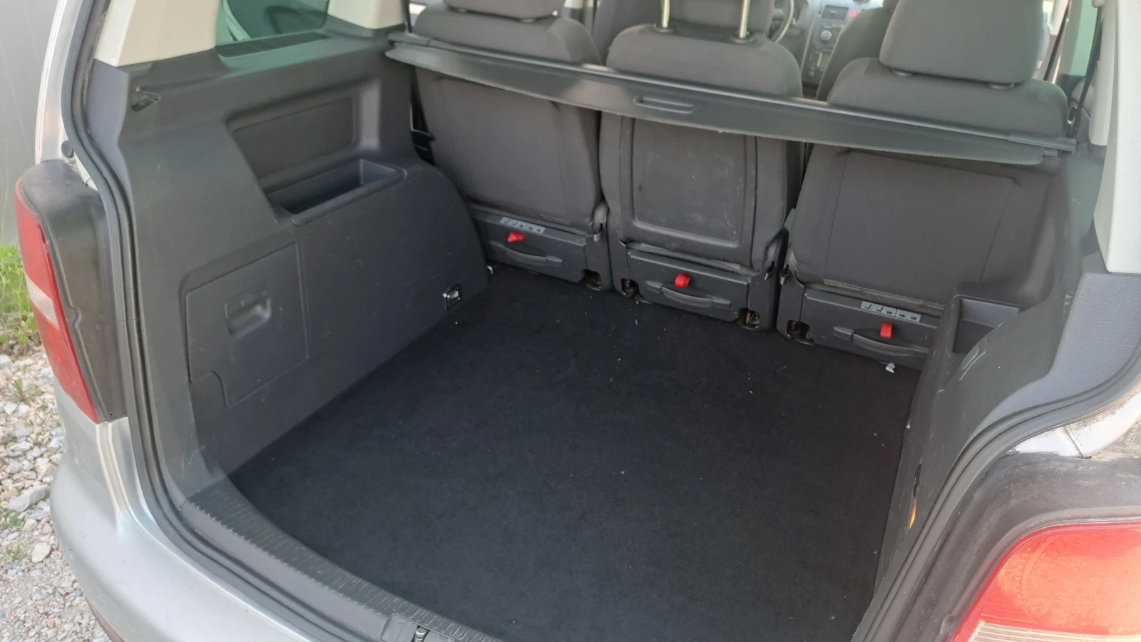 VW Touran, снимка 12 - Автомобили и джипове - 55001836