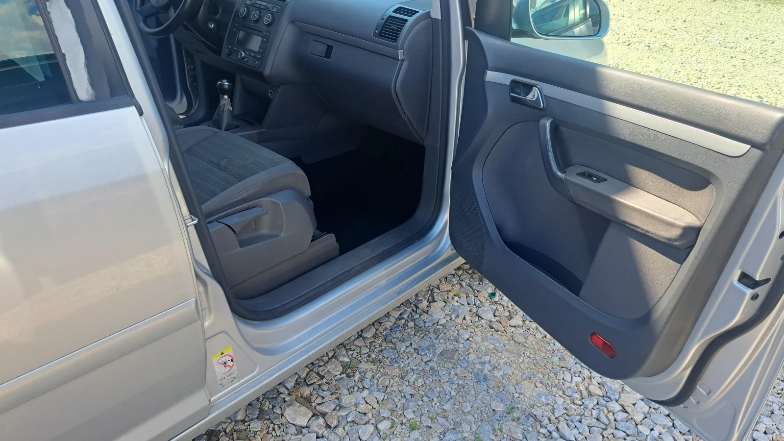 VW Touran, снимка 6 - Автомобили и джипове - 55001836