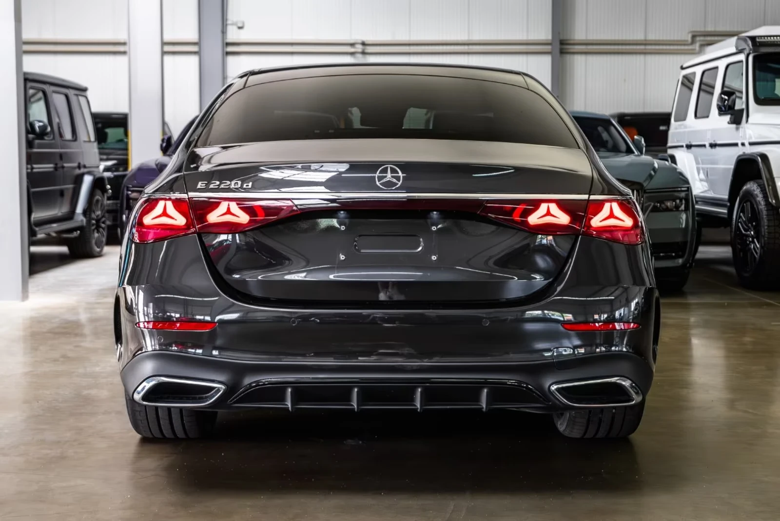 Mercedes-Benz E 220 * AMG LINE ADVANCED* NIGHT PAKET* PANO* , снимка 6 - Автомобили и джипове - 55185573