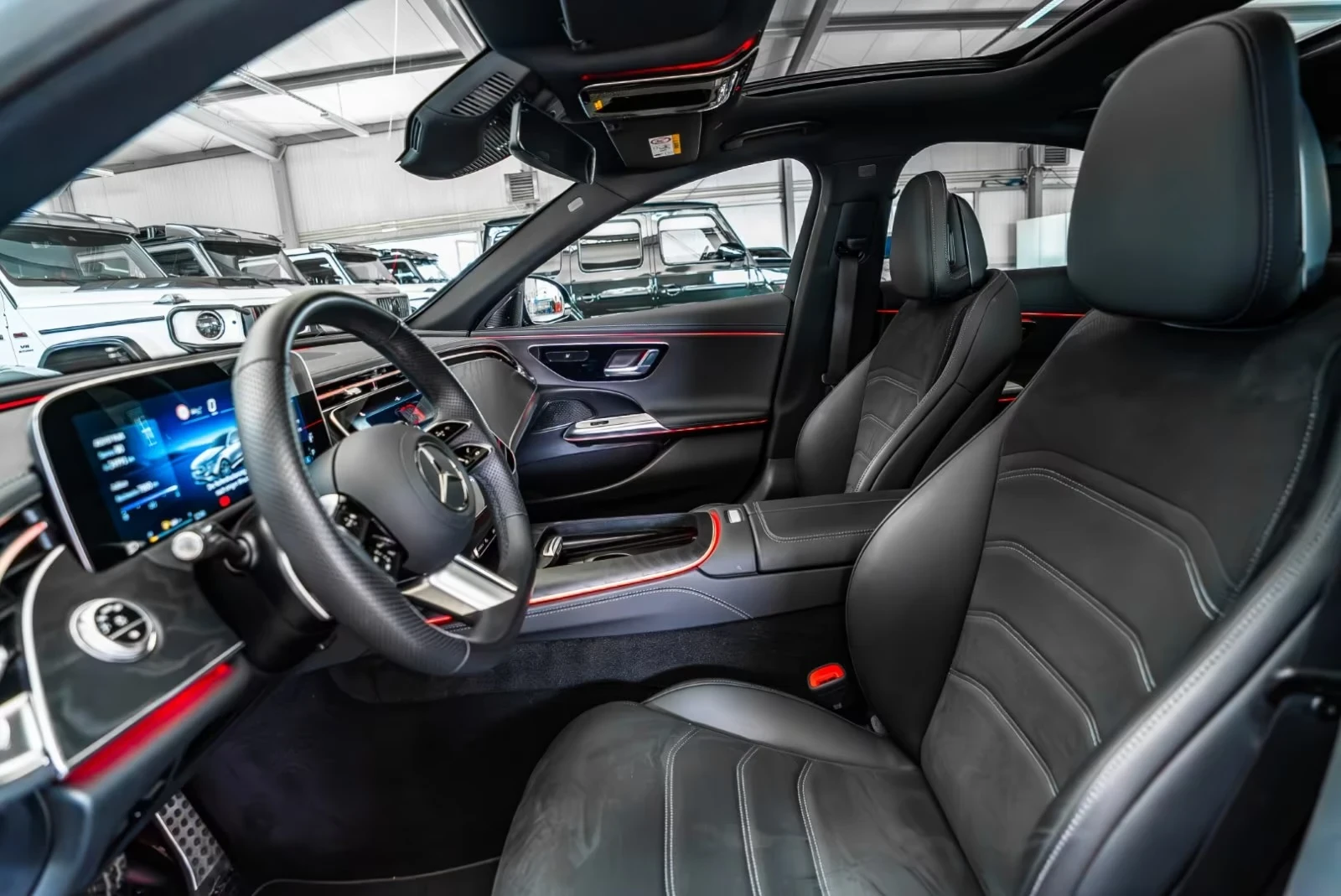 Mercedes-Benz E 220 * AMG LINE ADVANCED* NIGHT PAKET* PANO* , снимка 11 - Автомобили и джипове - 55185573