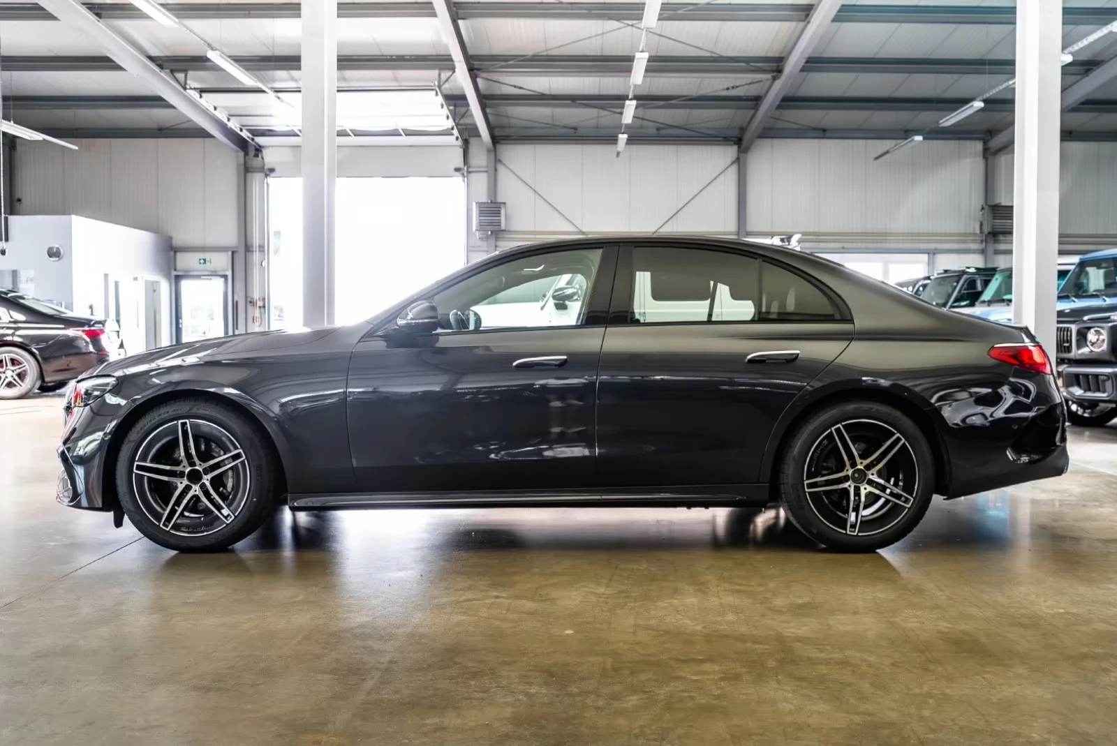 Mercedes-Benz E 220 * AMG LINE ADVANCED* NIGHT PAKET* PANO* , снимка 3 - Автомобили и джипове - 55185573