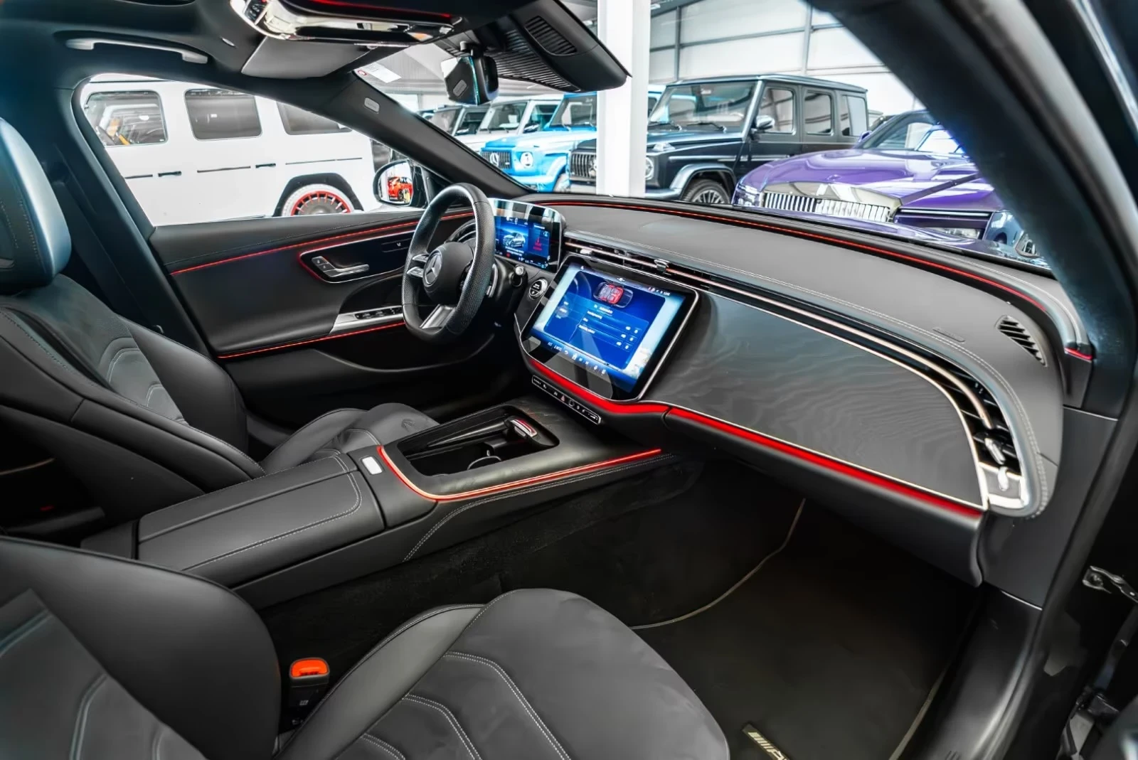 Mercedes-Benz E 220 * AMG LINE ADVANCED* NIGHT PAKET* PANO* , снимка 13 - Автомобили и джипове - 55185573