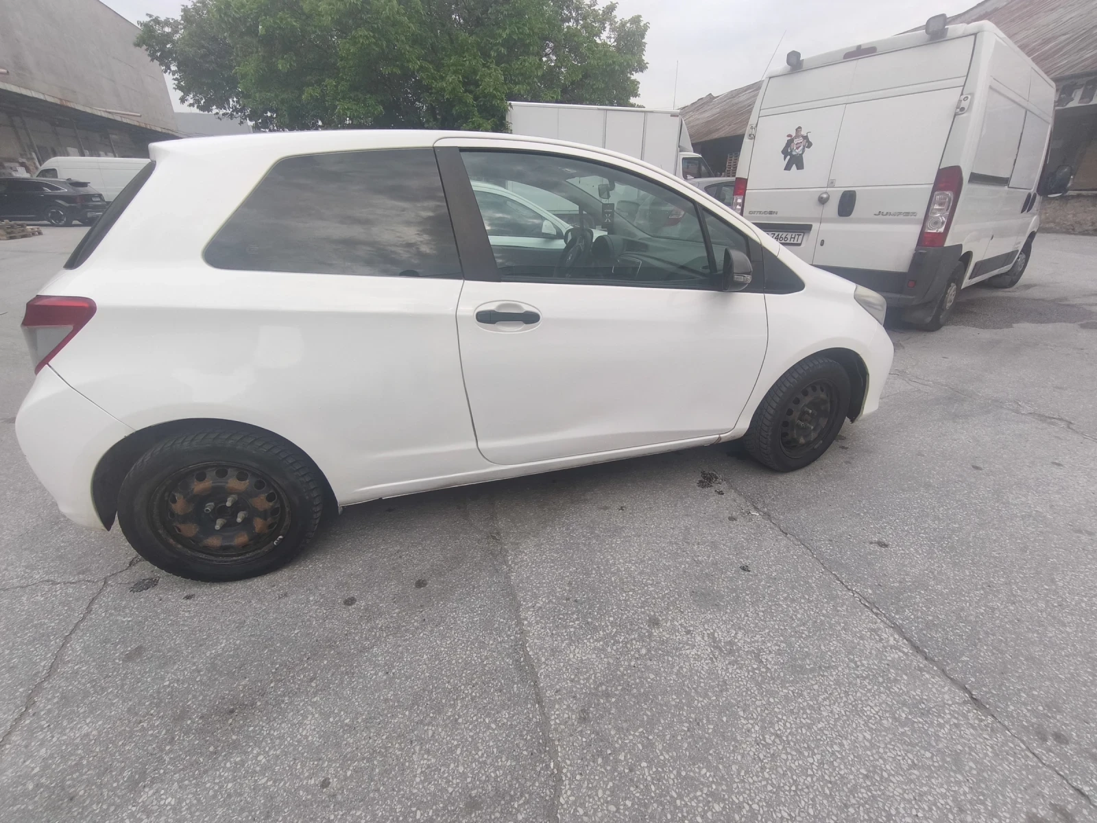 Toyota Yaris товарен, снимка 2 - Автомобили и джипове - 55422790