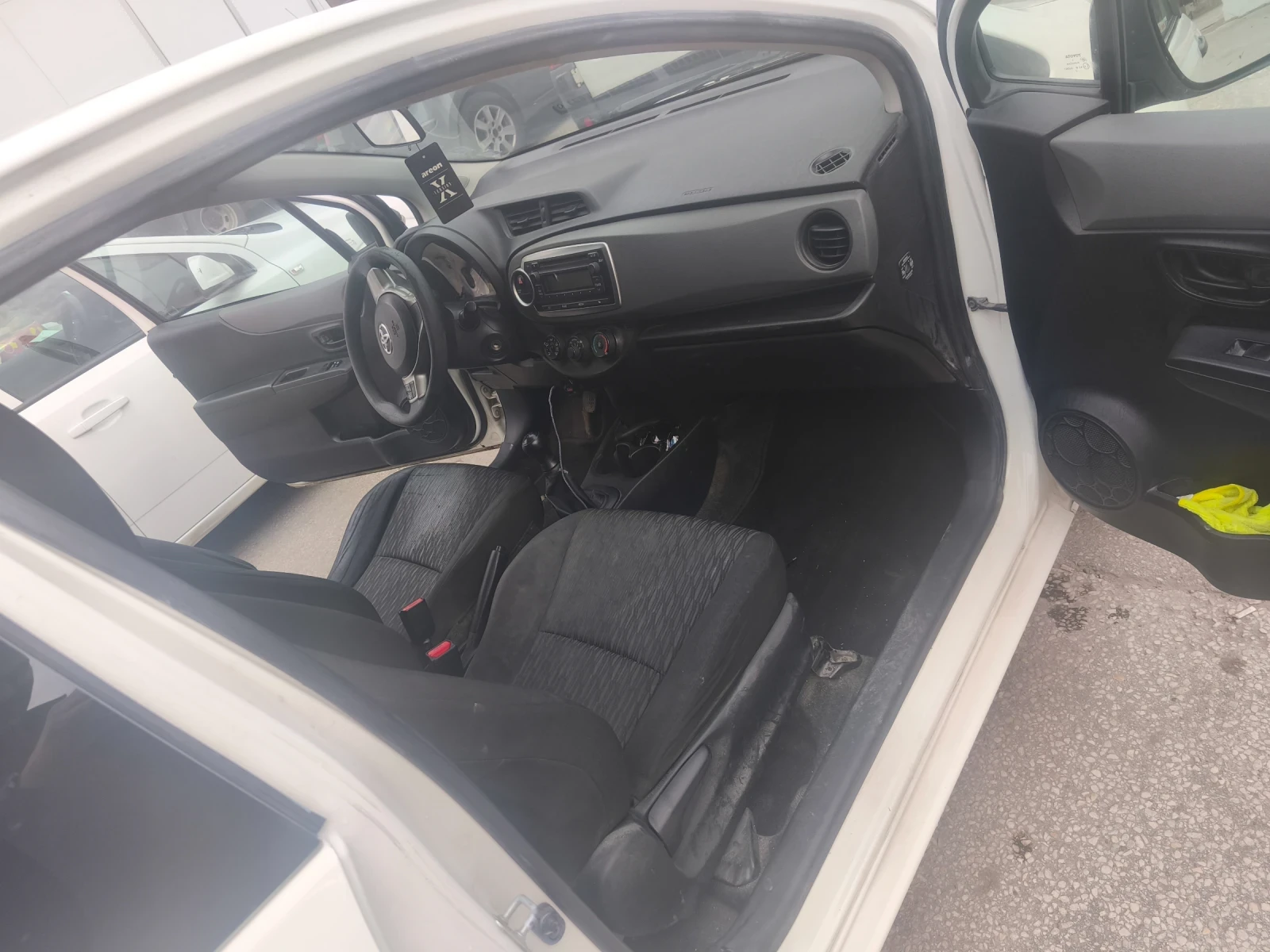 Toyota Yaris товарен, снимка 8 - Автомобили и джипове - 55422790