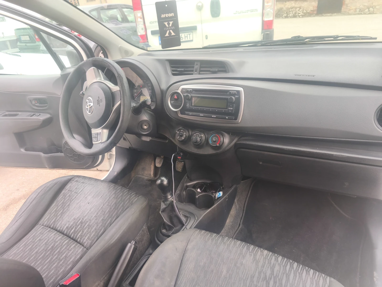 Toyota Yaris товарен, снимка 7 - Автомобили и джипове - 55422790
