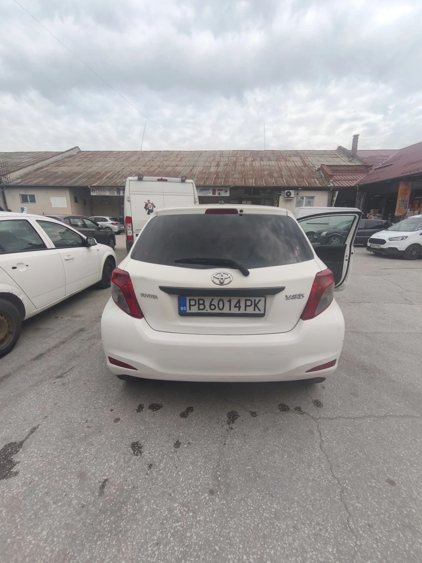 Toyota Yaris товарен, снимка 5 - Автомобили и джипове - 55422790