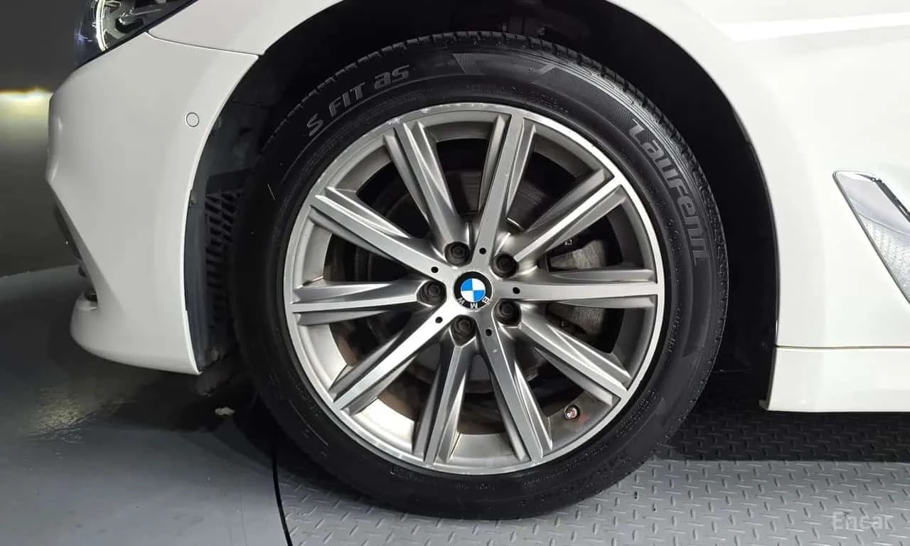 BMW 520 / ДИСТРОНИК / ХЕД-ЪП / АВТОКРЕДИТ БЕЗ ПЪРВОНАЧАЛНА, снимка 6 - Автомобили и джипове - 56200356
