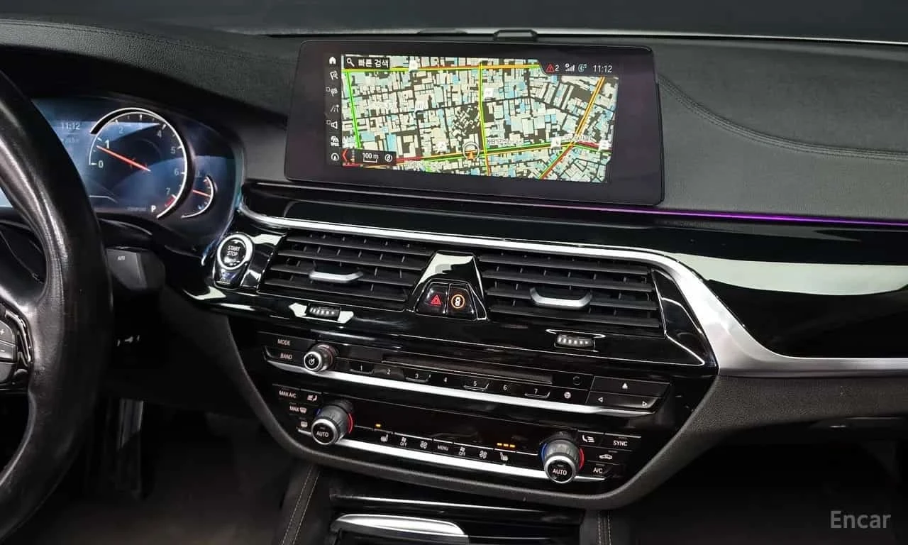 BMW 520 / ДИСТРОНИК / ХЕД-ЪП / АВТОКРЕДИТ БЕЗ ПЪРВОНАЧАЛНА, снимка 15 - Автомобили и джипове - 56200356