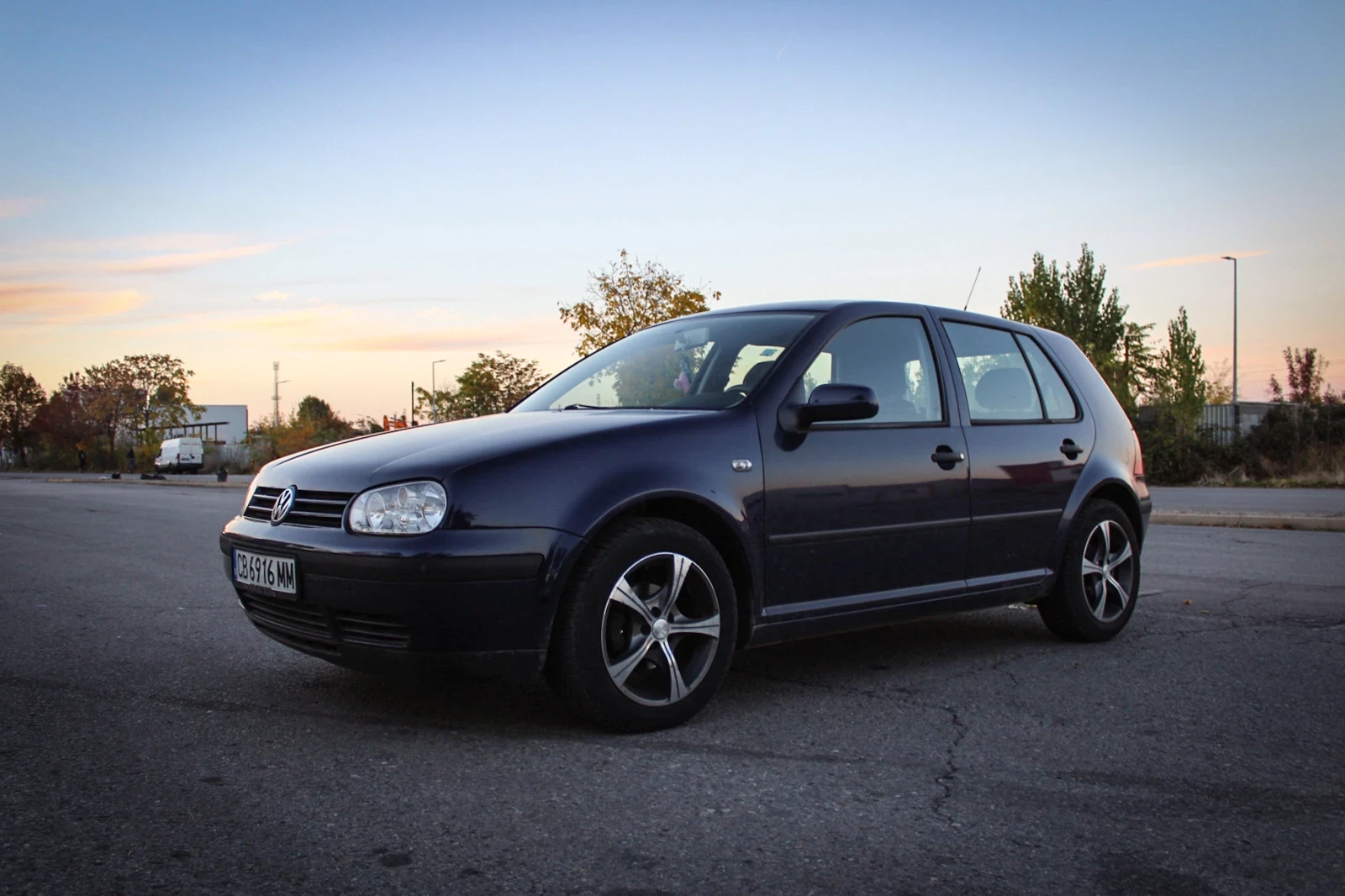 VW Golf 16v, снимка 2 - Автомобили и джипове - 56662604