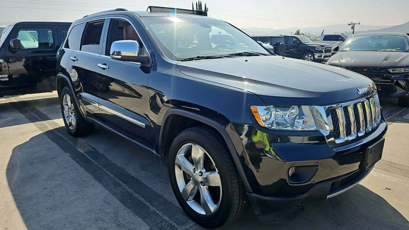 Jeep Grand cherokee Summit Edition, Сервизна История, Реални километри, снимка 1 - Автомобили и джипове - 47759817