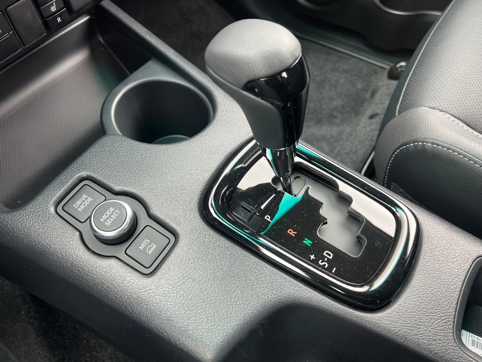 Toyota Hilux Invincible JBL MildHybrid 48V, снимка 10 - Автомобили и джипове - 54378822