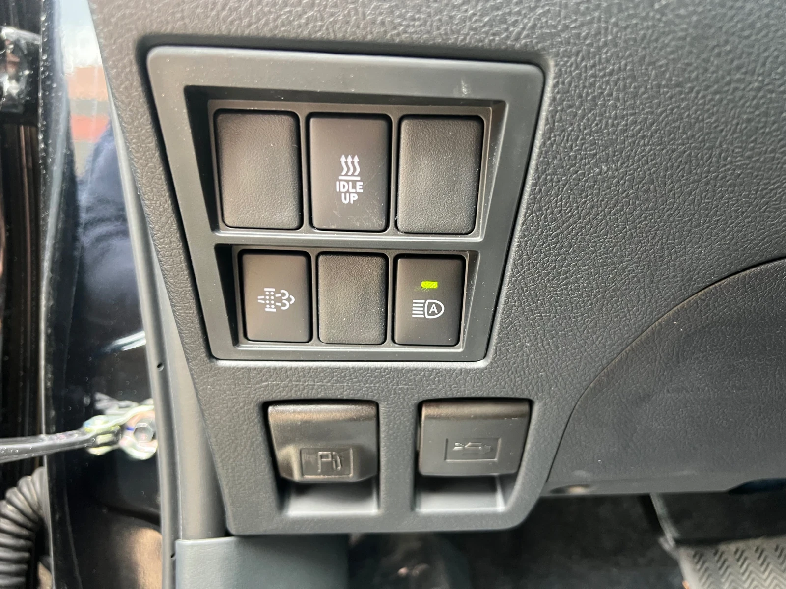 Toyota Hilux Invincible JBL MildHybrid 48V, снимка 8 - Автомобили и джипове - 54378822