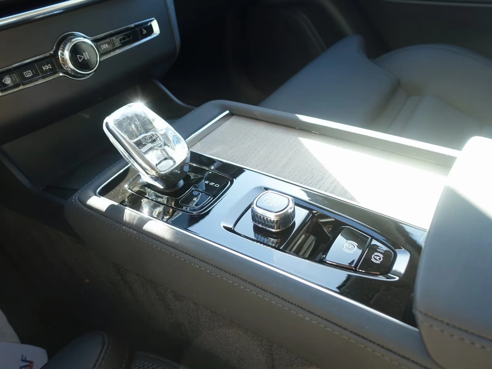 Volvo Xc90 Plus Dark T8 AWD 7seats, снимка 8 - Автомобили и джипове - 54455517
