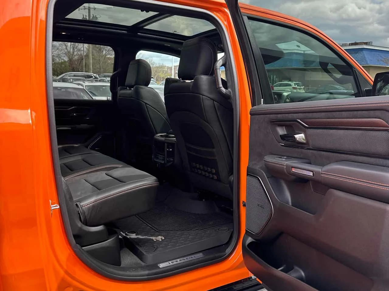 Dodge RAM 1500  | TRX | carfax | LED | PANO , снимка 15 - Автомобили и джипове - 54504006