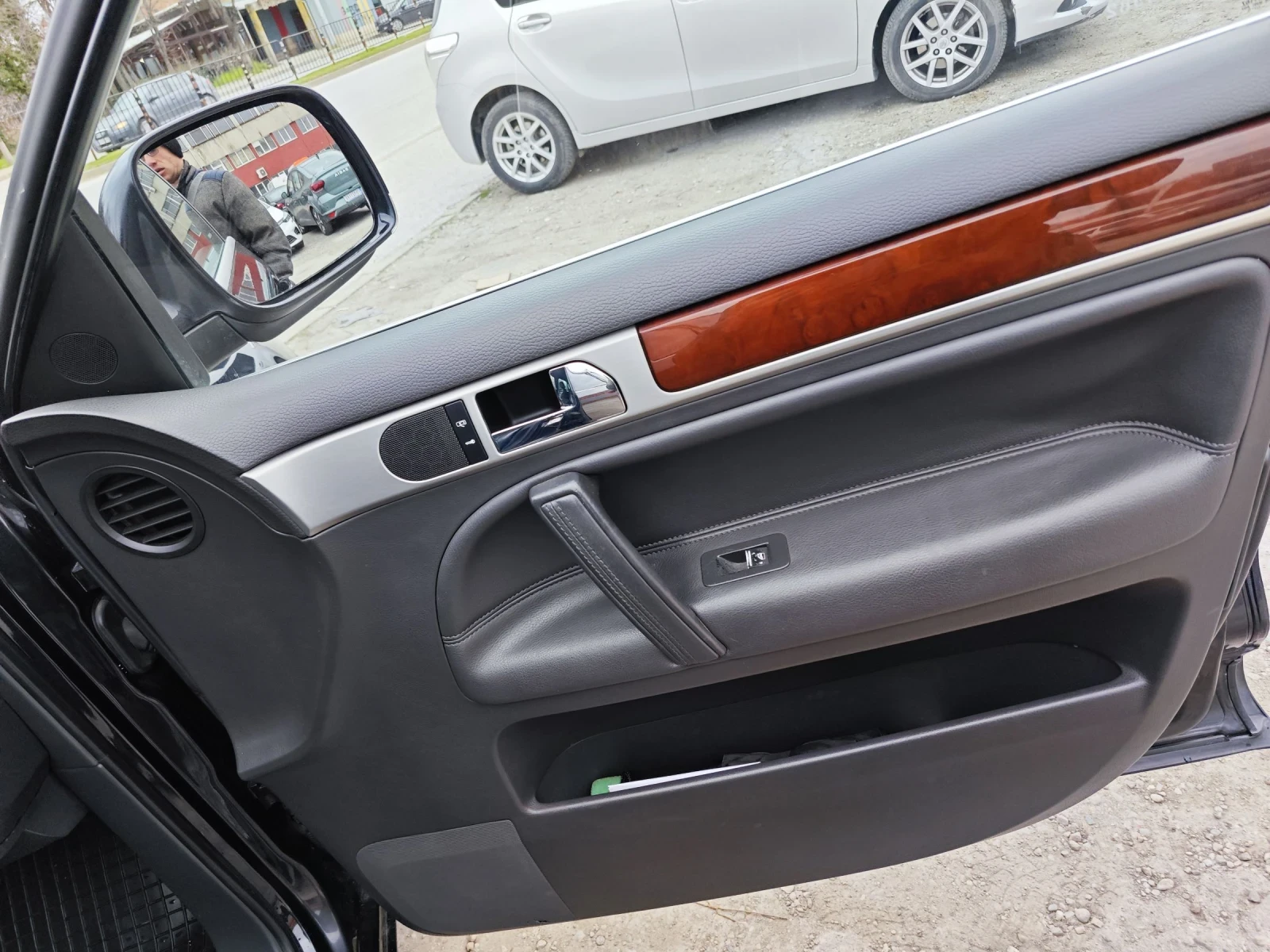 VW Touareg, снимка 9 - Автомобили и джипове - 54584499