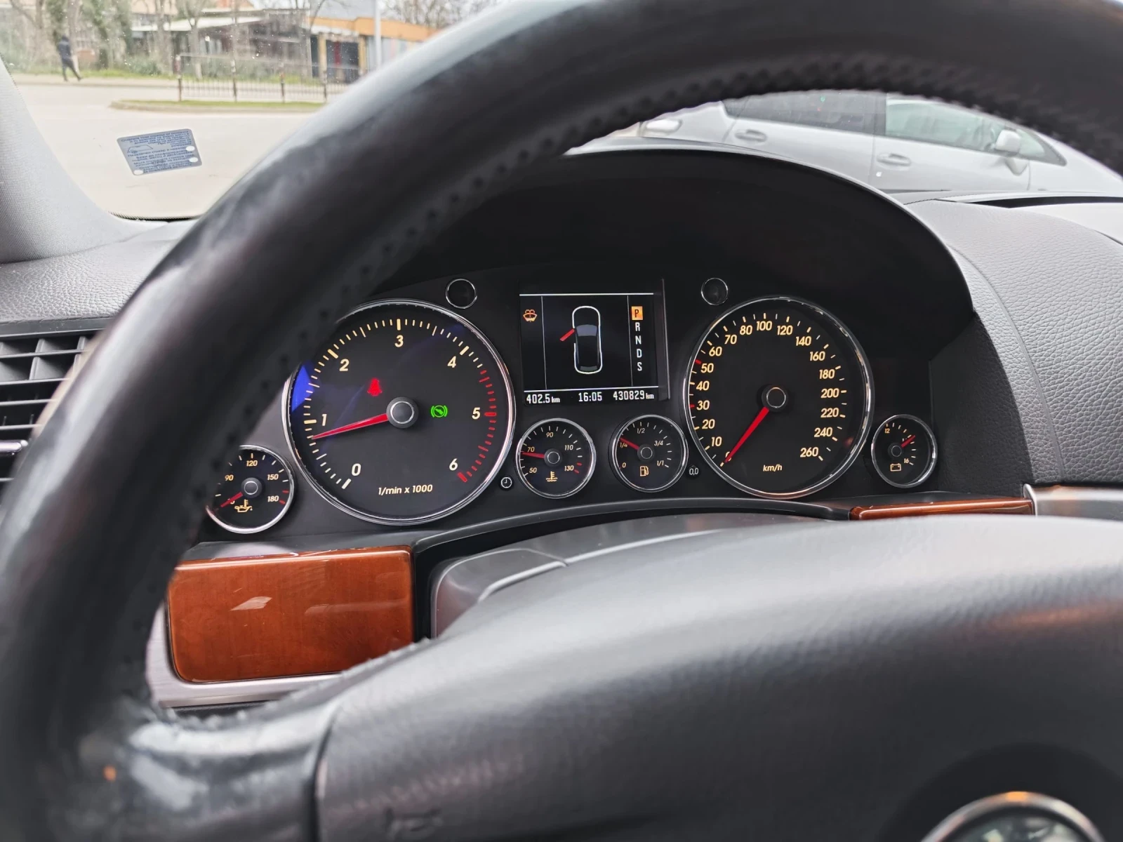 VW Touareg, снимка 13 - Автомобили и джипове - 54584499
