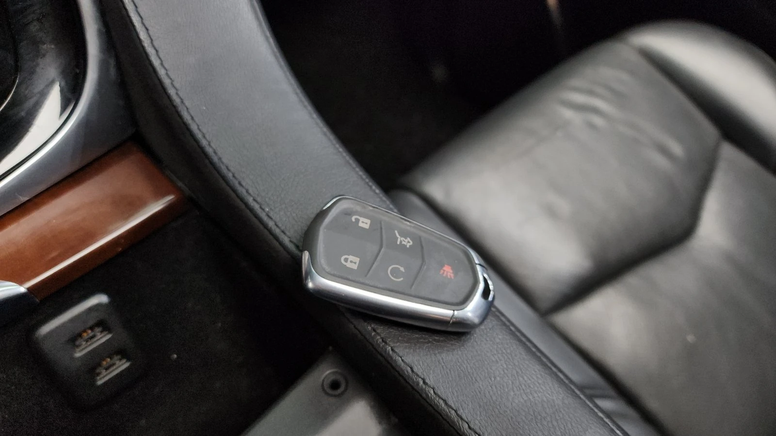 Cadillac Escalade 6.2* ЛЮК* HUD* 360* ПОДГРЕВ ВОЛАН* КРАЙНА ЦЕНА, снимка 14 - Автомобили и джипове - 55348616