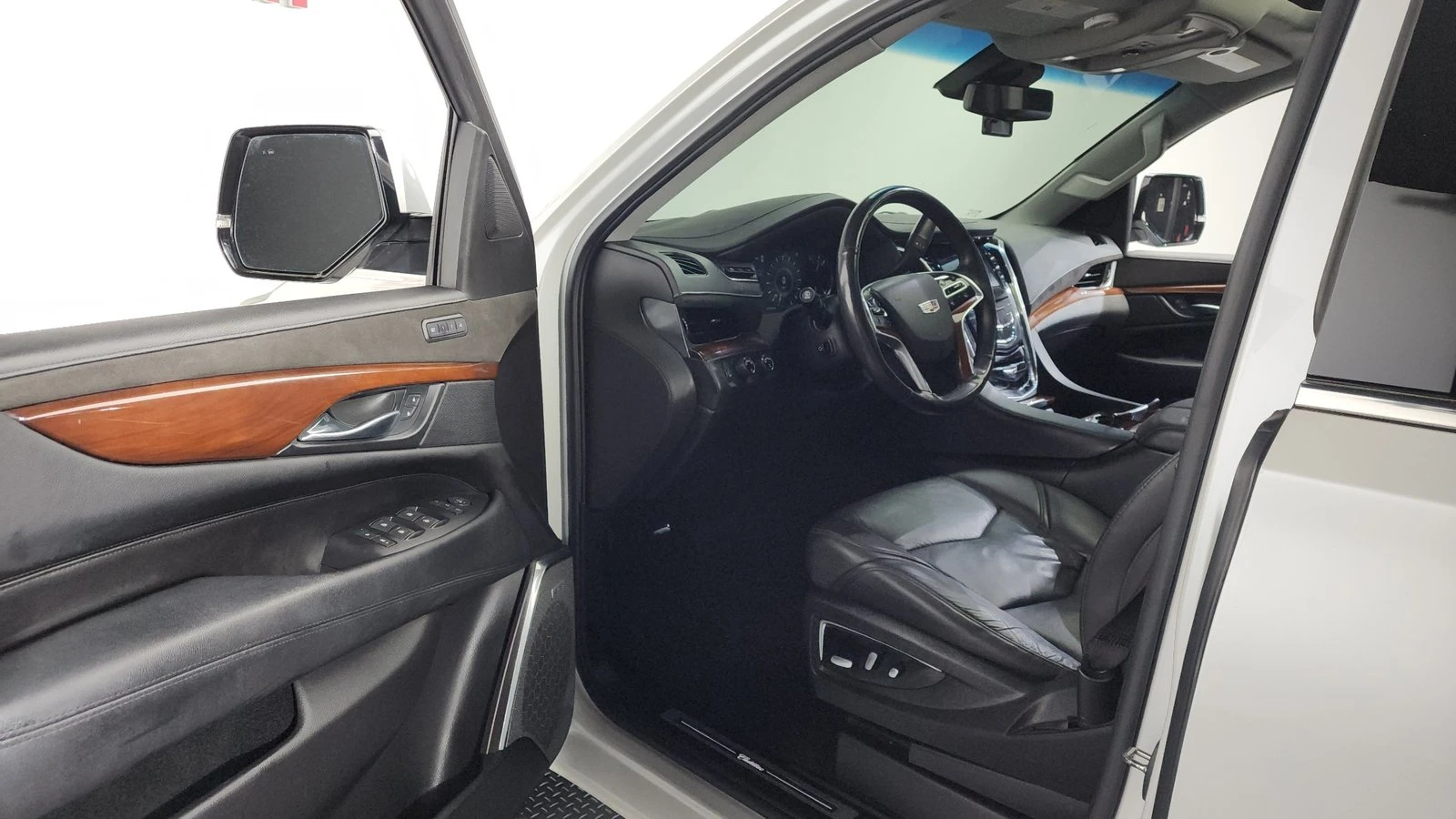Cadillac Escalade 6.2* ЛЮК* HUD* 360* ПОДГРЕВ ВОЛАН* КРАЙНА ЦЕНА, снимка 10 - Автомобили и джипове - 55348616
