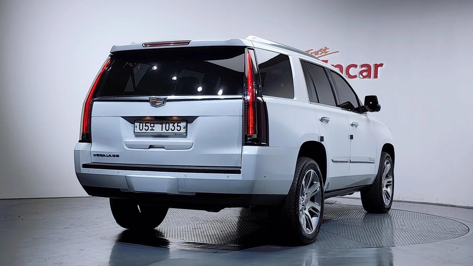Cadillac Escalade 6.2* ЛЮК* HUD* 360* ПОДГРЕВ ВОЛАН* КРАЙНА ЦЕНА, снимка 2 - Автомобили и джипове - 55348616